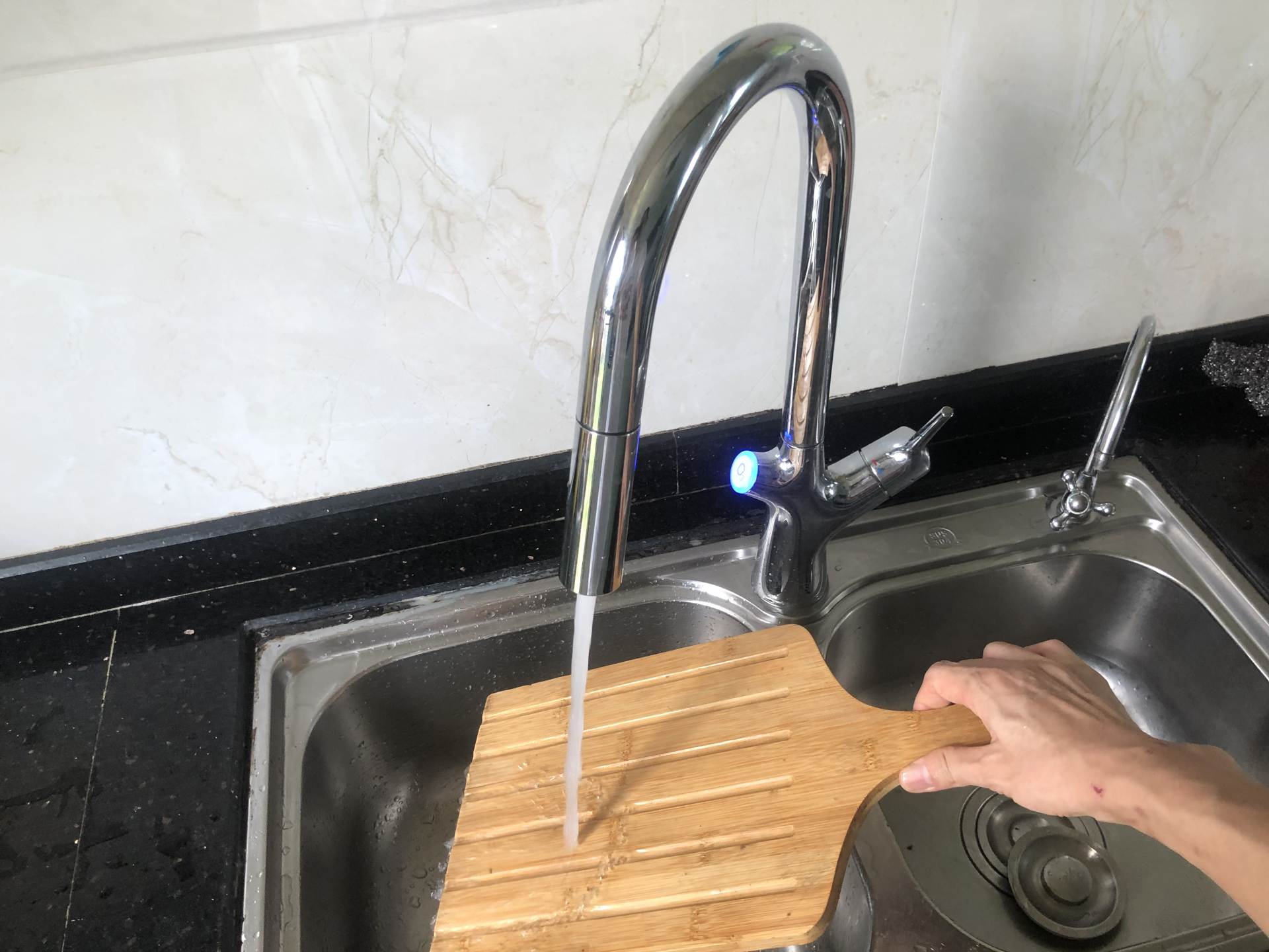 臭氧杀菌消毒便携式冰箱除味器,臭氧除菌消毒净味器