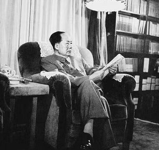 1964年，伟人71岁生日，宴请4位特殊客人，伟人：尾巴翘高了