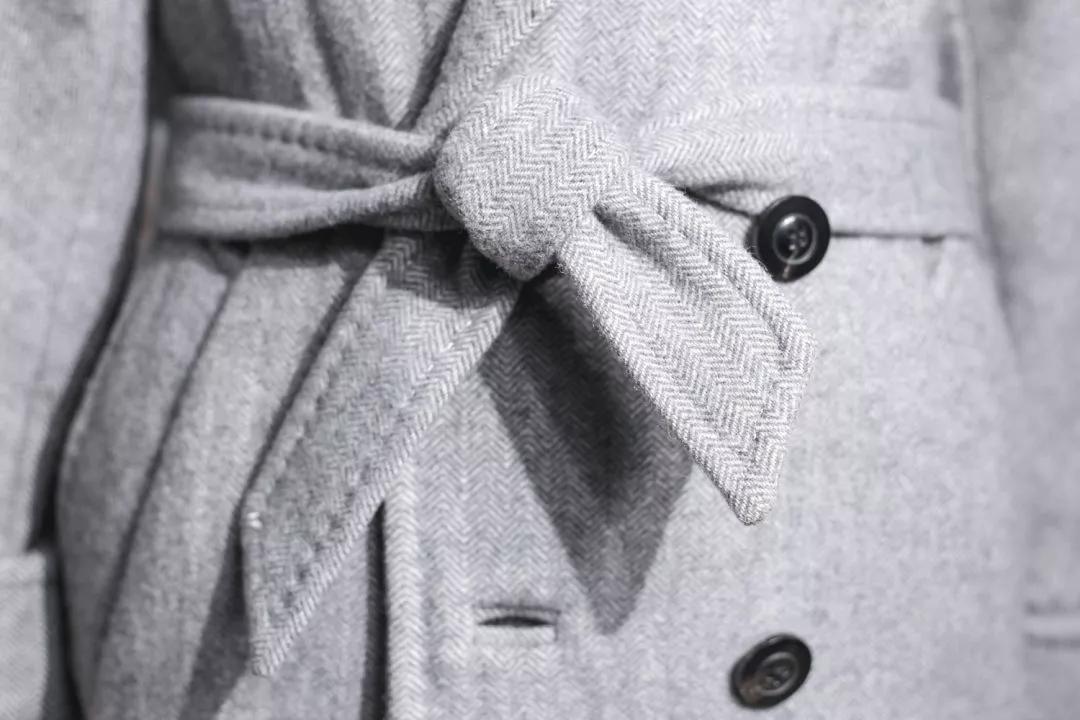 风衣后面的腰带怎么系才好看,风衣后面的腰带怎么系韩版