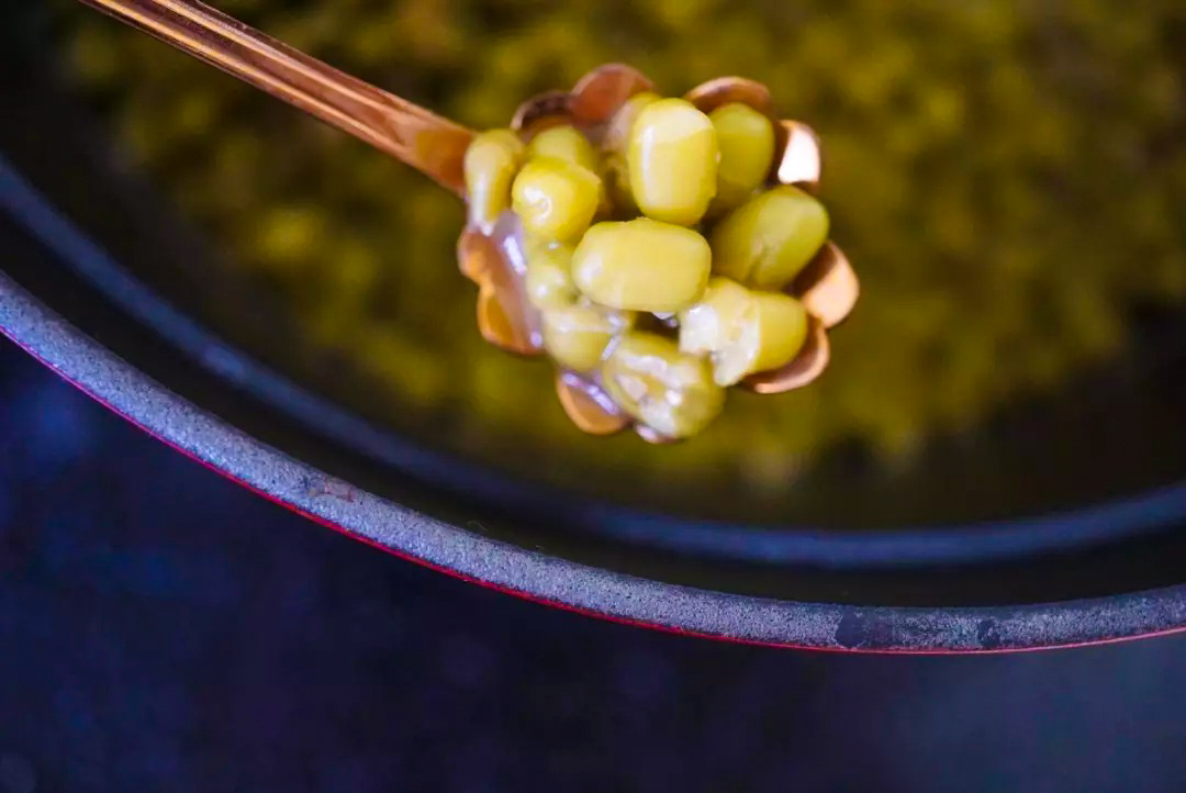 煮出颜色碧绿的绿豆汤的正确方法,怎么煮出来的绿豆汤不会变颜色