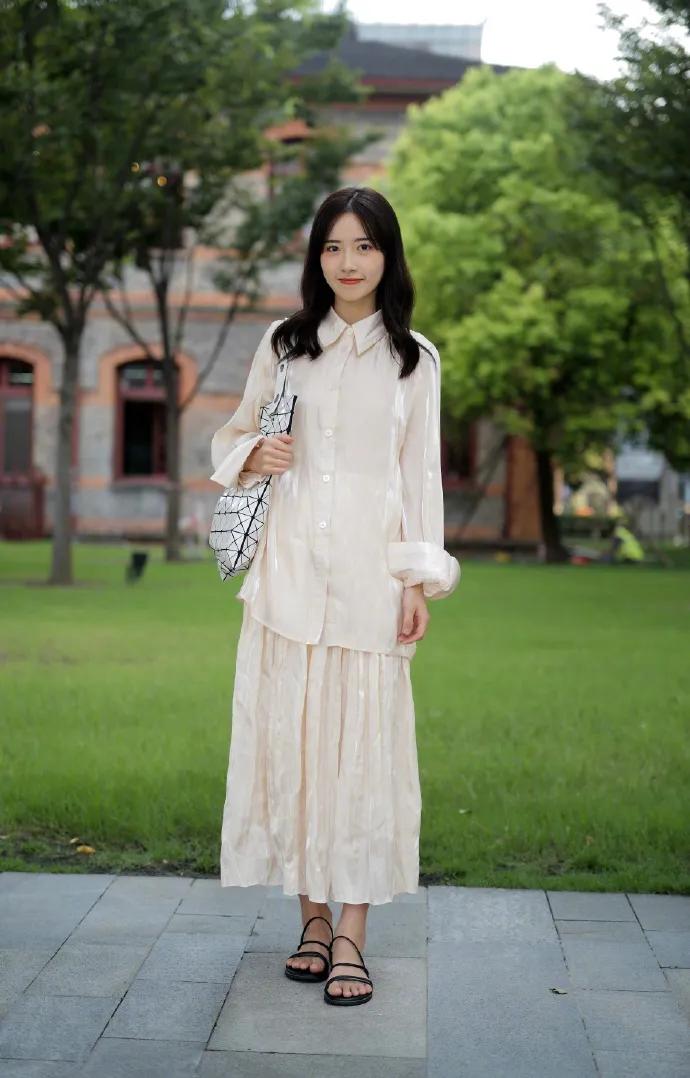 最具夏日气息的三宅一生购物袋8套示范穿搭