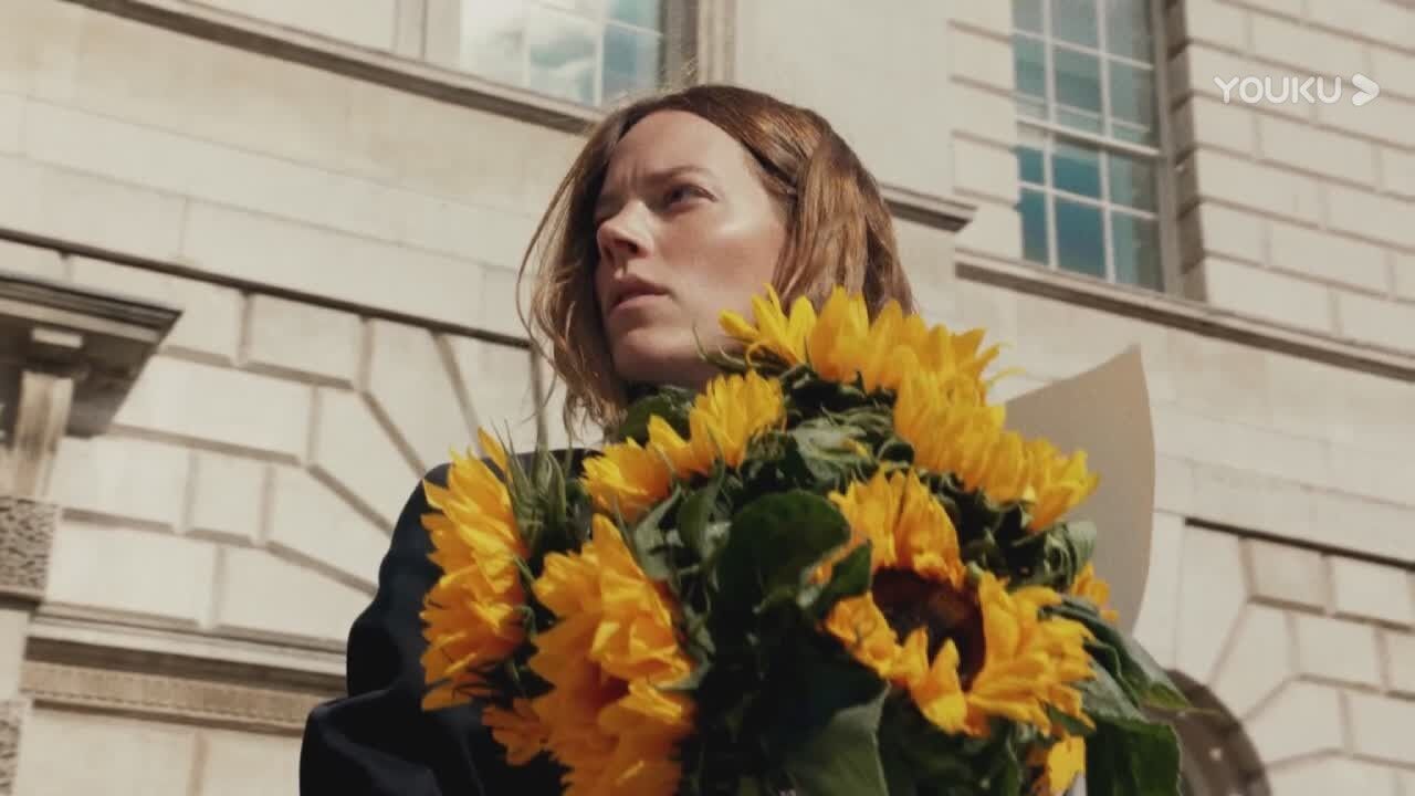 女王节，Prada鲜花让时尚破格融入日常