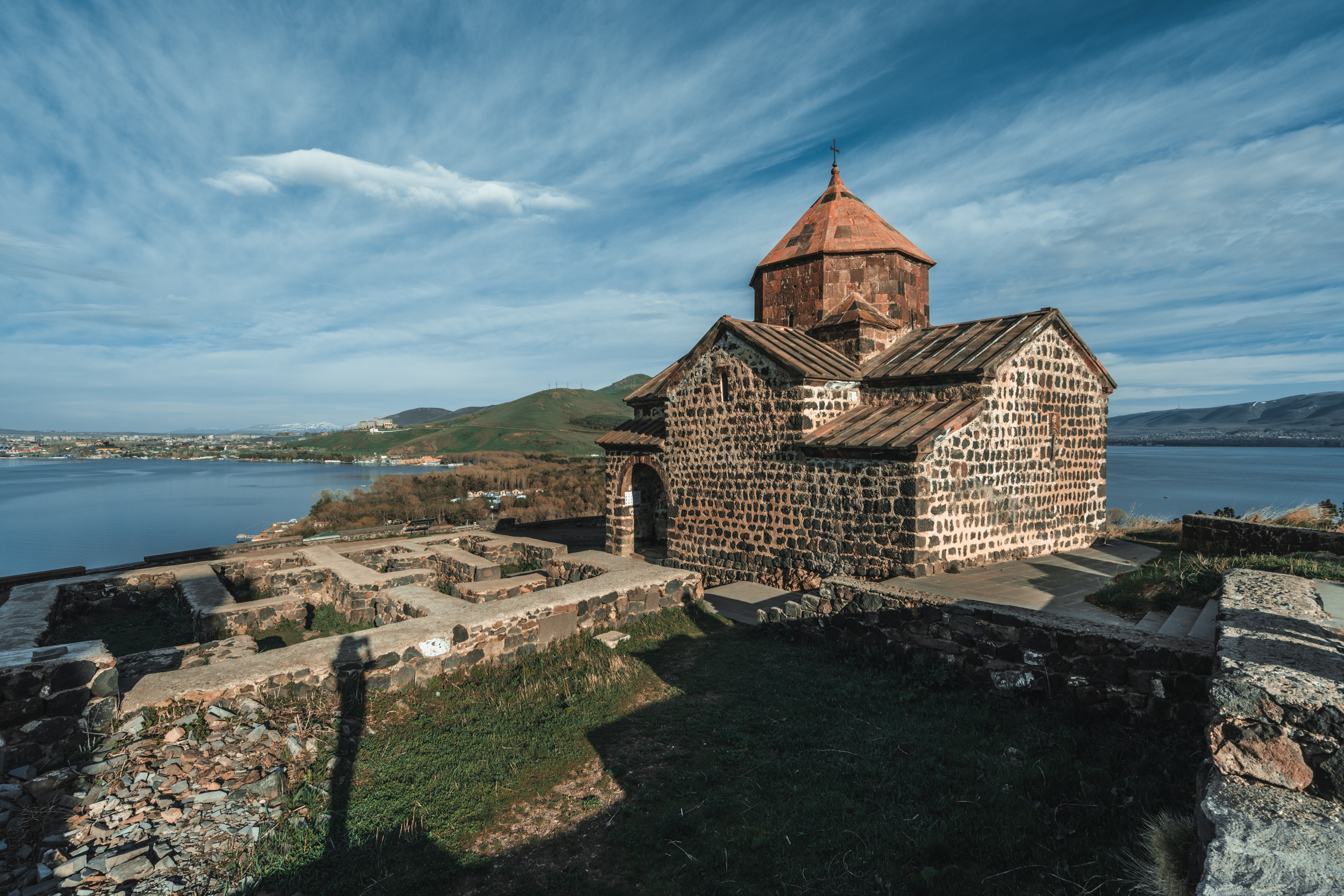 高加索的明镜，万里丝路穿过的闪亮珍珠，如今是拍照的圣地