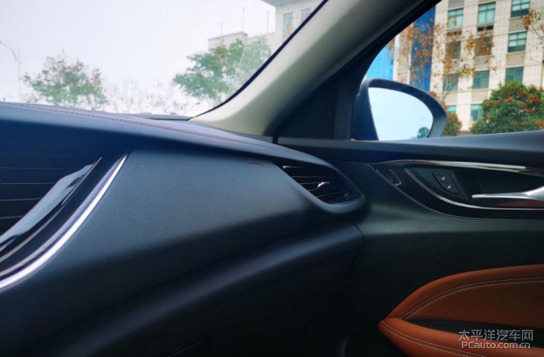 忽如一夜秋风来的下一句,,忽如一夜春风来千树万树梨花开