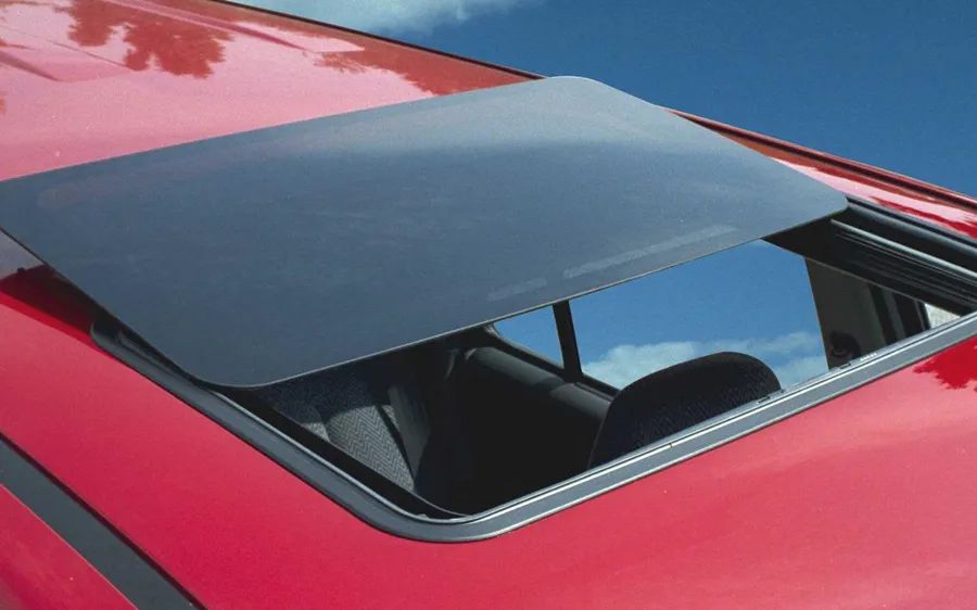 汽车天窗是鸡肋还是实用,为什么都说天窗没用