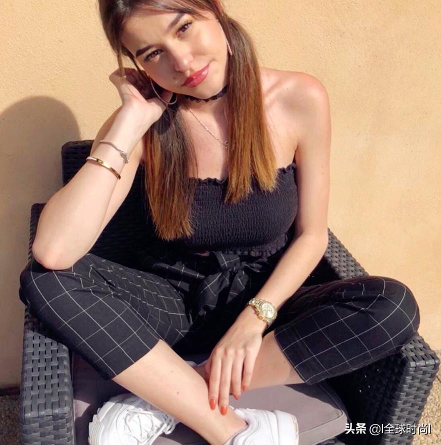 法国新星模特，娇羞柔美美人痣性感少女的法式优雅风