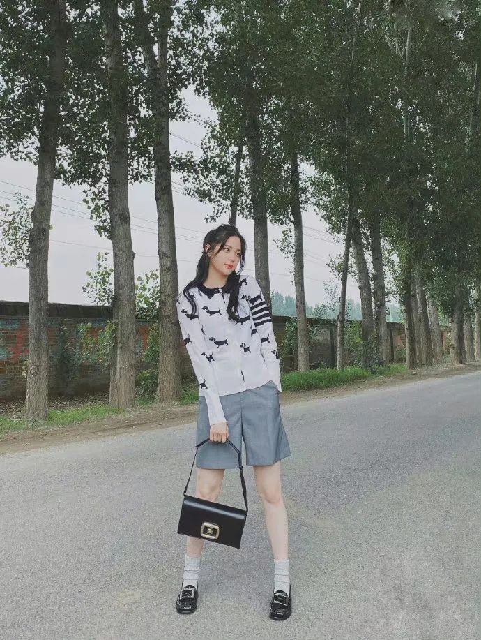 今年流行什么样的乐福鞋 (今年流行的乐福鞋都有什么样的)