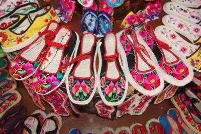 最好看的手工绣花鞋,老一辈手工艺术绣花鞋