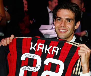 国米球迷致敬穆里尼奥泪流满面,泪目伯纳乌球迷第七分钟呼喊