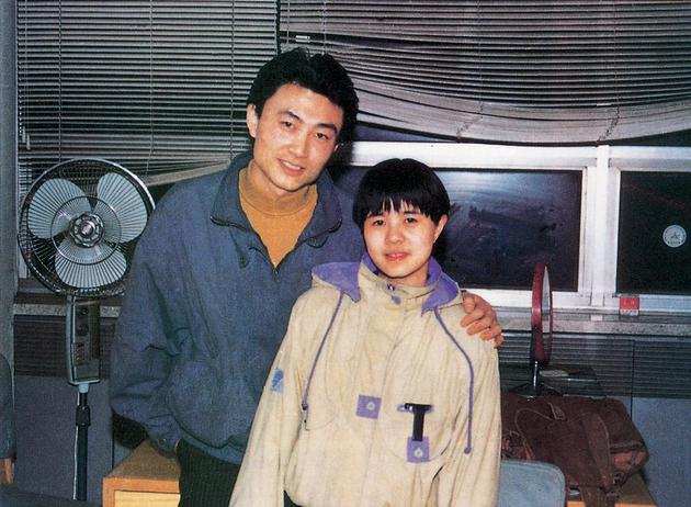 高龄生子、嫁神秘富商、退休成网红，“童年回忆”们变样了吗？