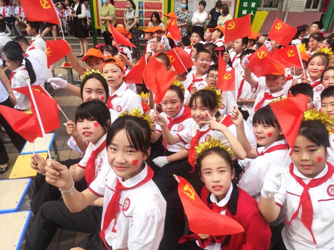 沐浴在党的阳光下幸福成长,沐浴在党的阳光下