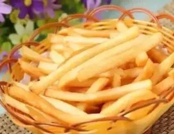 在家里做薯条吃又干净又卫生,孩子自己动手做薯条又简单又好吃