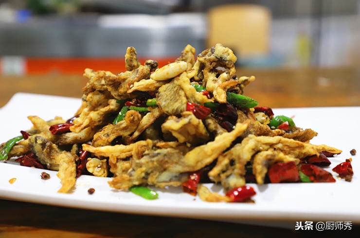 为什么炸的蘑菇很脆但是很油,干炸蘑菇怎么做不回软