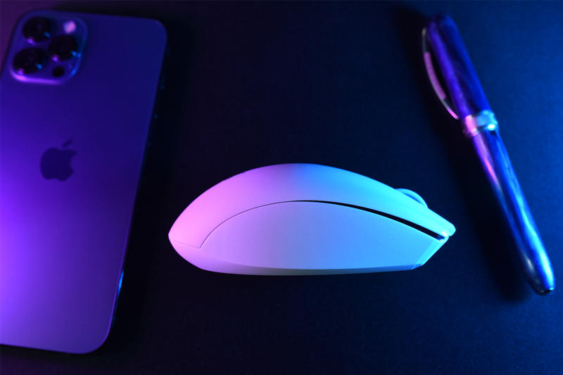 颜值高、还能打、抓着还舒服-雷蛇八岐大蛇V2游戏鼠标