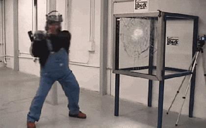 马斯克皮卡玻璃碎了,马斯克车窗玻璃被砸碎