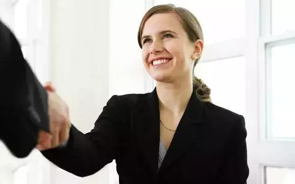 抖音上的美牙神器有用吗,使用美牙仪的抖音网红