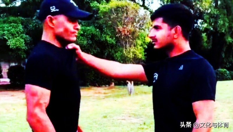 被人抓住了衣领还手有责任吗,被人抓住衣领违法么