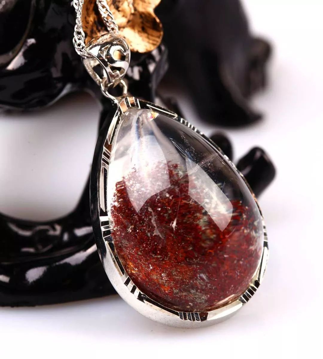 水晶的种类和区别,如何分辨天然的水晶和假的水晶