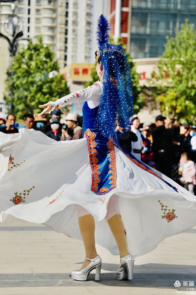 洛阳牡丹广场新疆舞视频,洛阳牡丹广场爵士舞