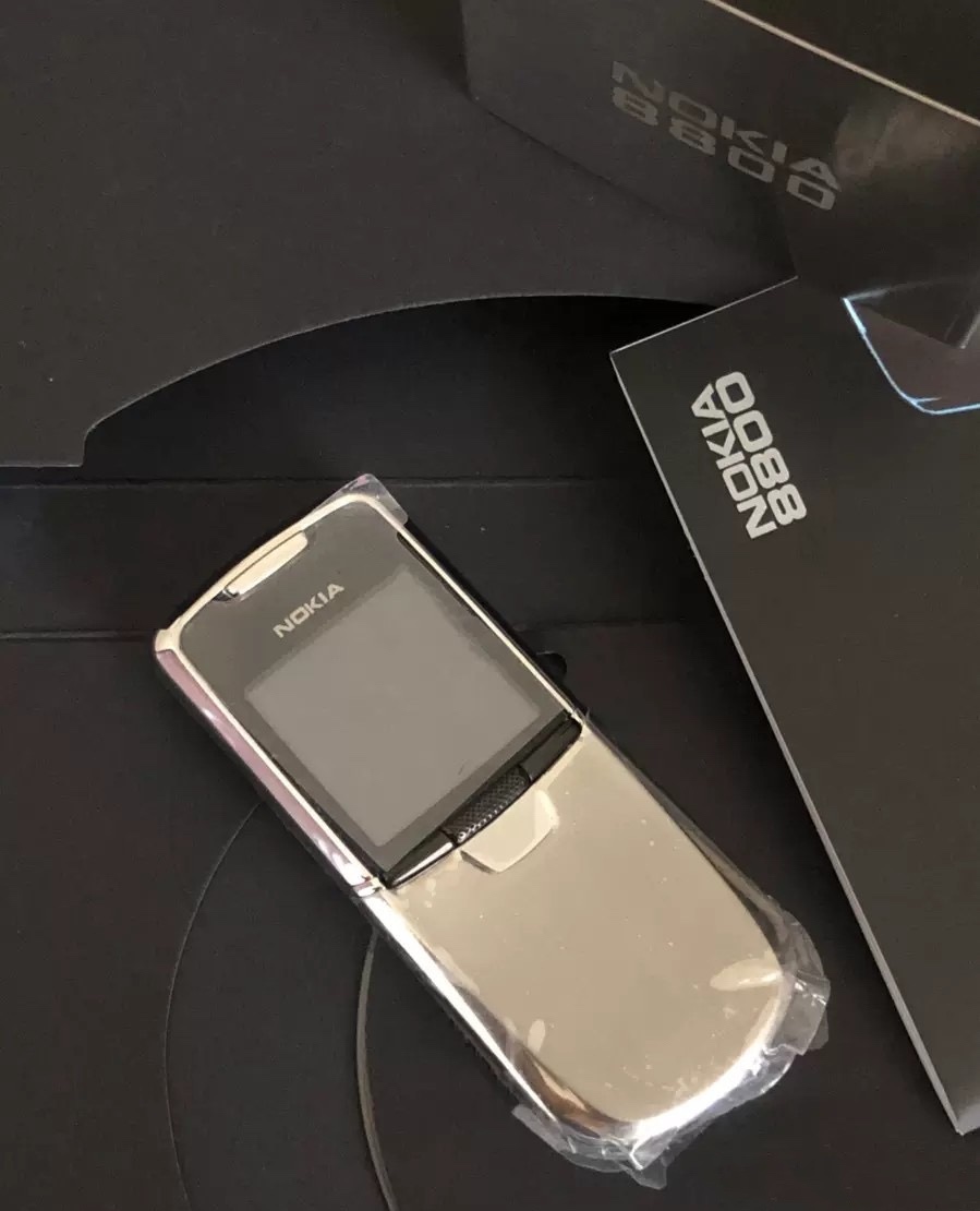 功能机时代红极一时的诺基亚8800,24年经典复刻诺基亚399元神机升级