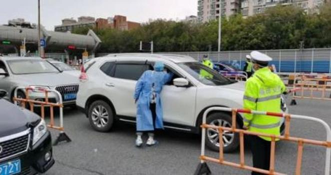 中国华人给意大利送口罩,中国华人给外国人送口罩