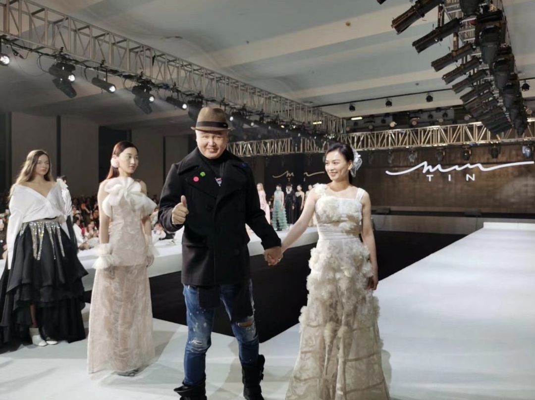 张庭为什么会做微商,你瞧不起的明星