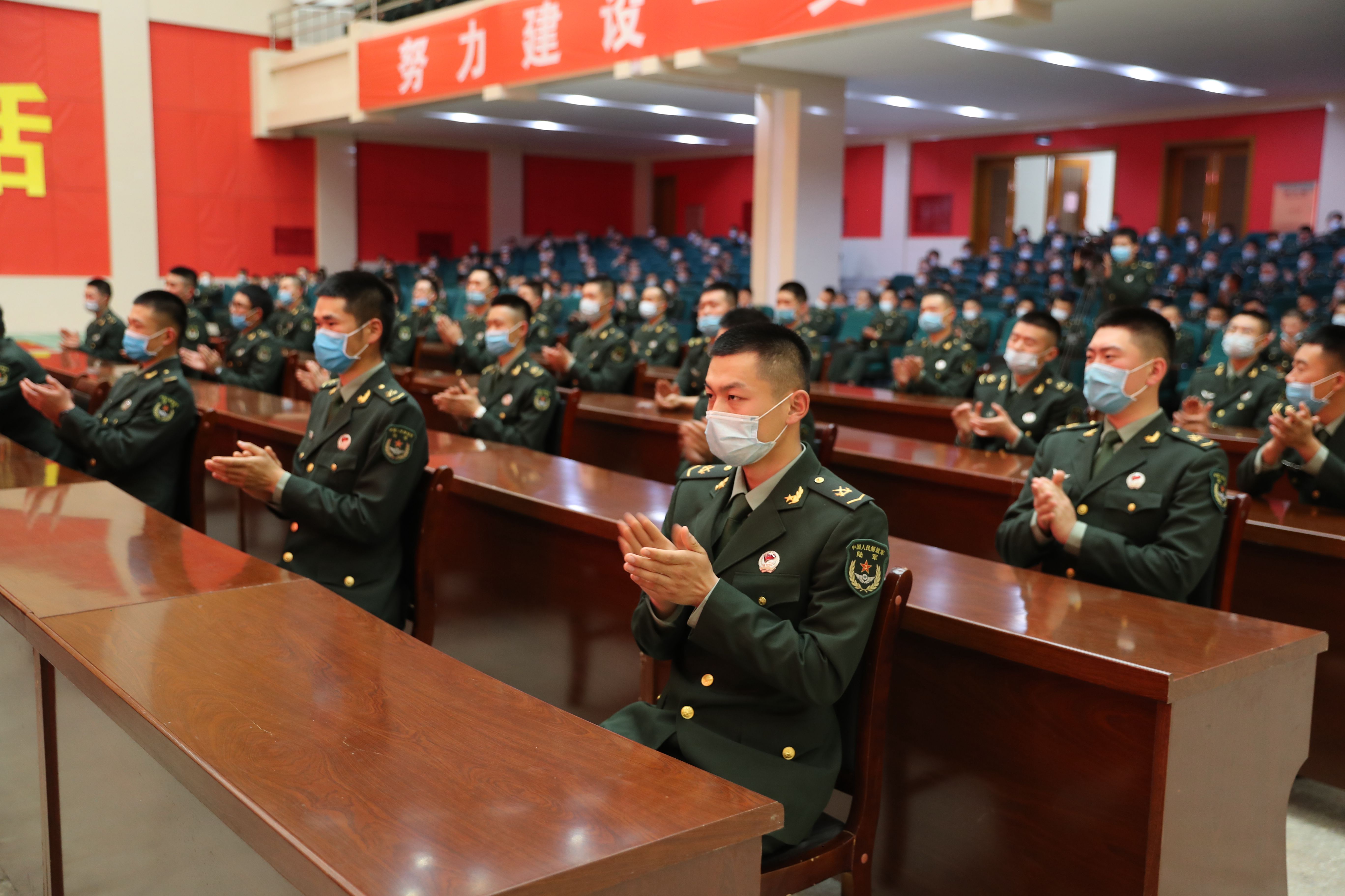 第78集团军某旅：主题演讲比赛激发官兵斗志