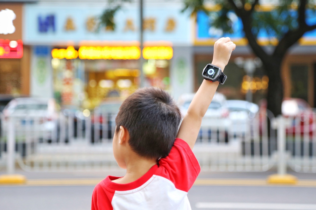 9重精确定位孩子的贴身守护者，华为儿童手表3X体验