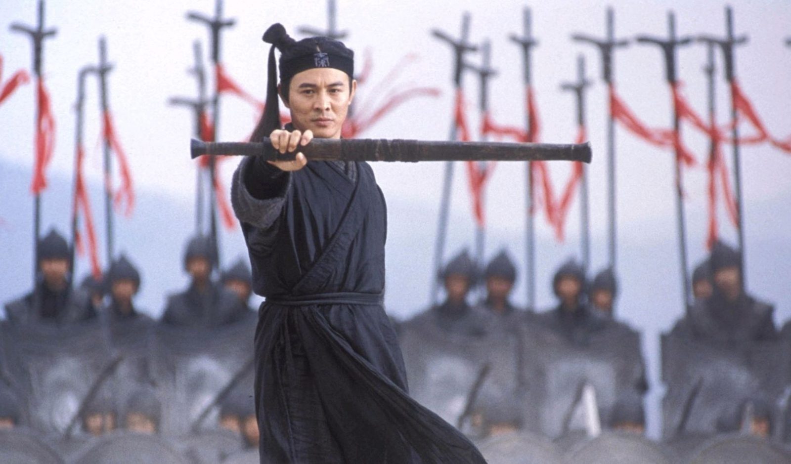 当年的香港娱乐圈有多乱？成龙被逼拍戏，李连杰经纪人被惨遭杀害