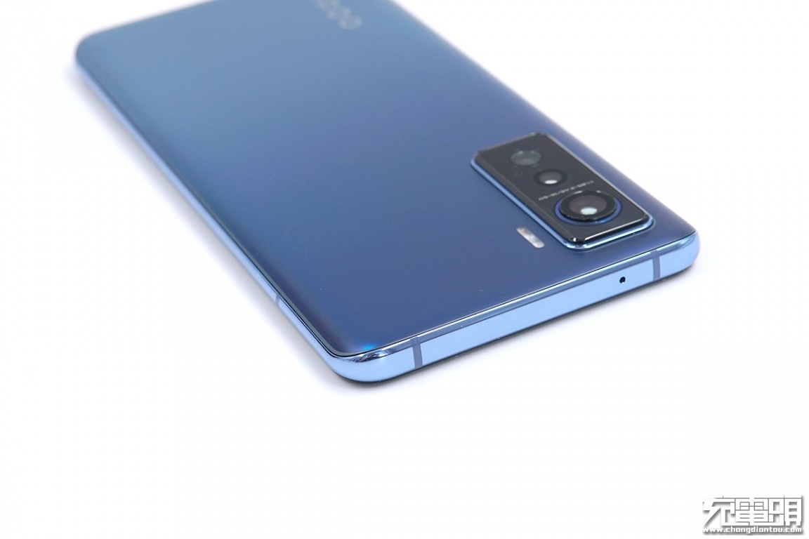 vivoiqooneo5充电,iqoo5支持66w快充