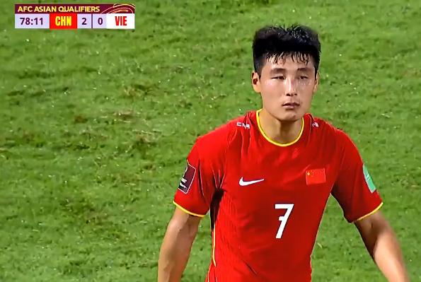 国足2球领先被追平,国足2-1逆转泰国武磊过人