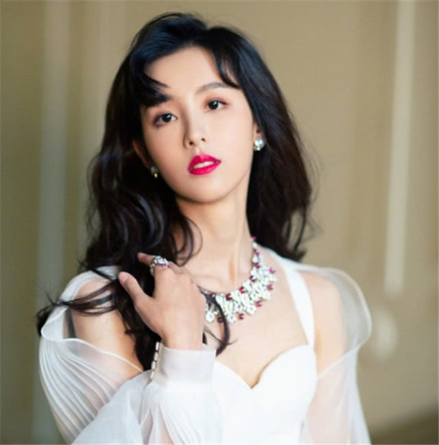 黑长直有什么简单俏皮的发型,黑长直发型又简单又好看