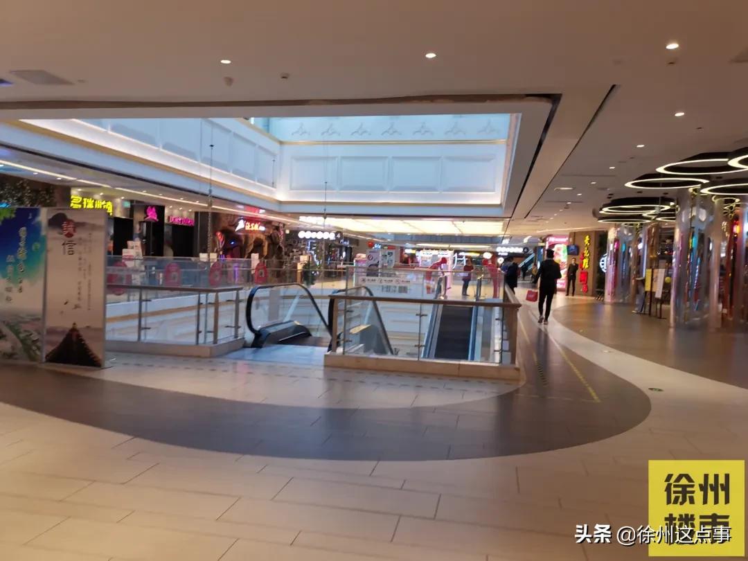 疫情来袭,三胞广场人气惨淡,多家店铺关门歇业!