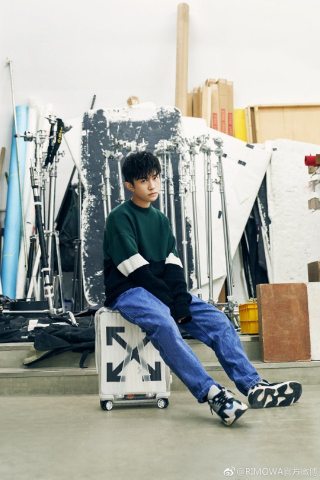 李宁新代言人易烊千玺官宣了吗,日默瓦代言人易烊千玺