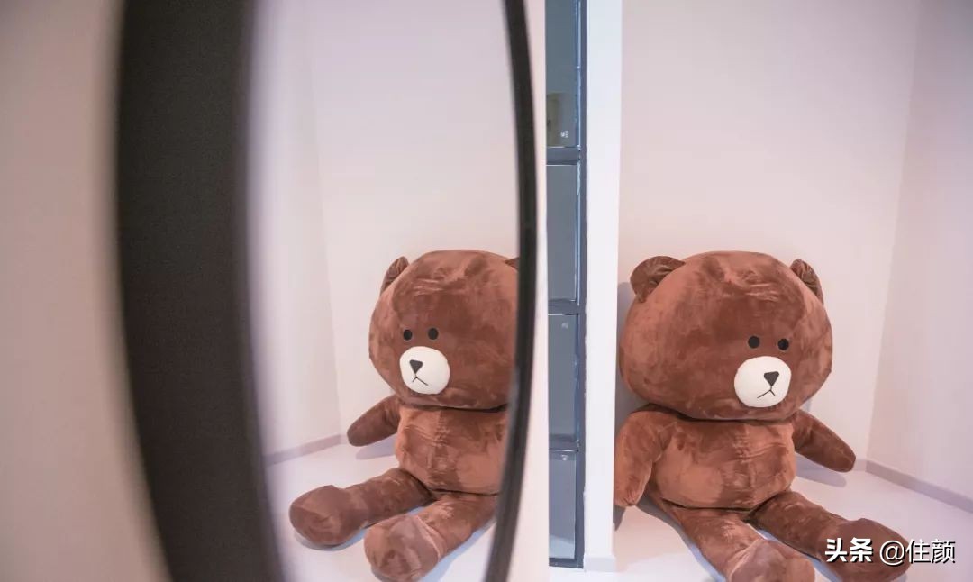 全屋贯穿10米滑梯，天台泡泡屋俯瞰CBD夜景，这个33楼的家够野