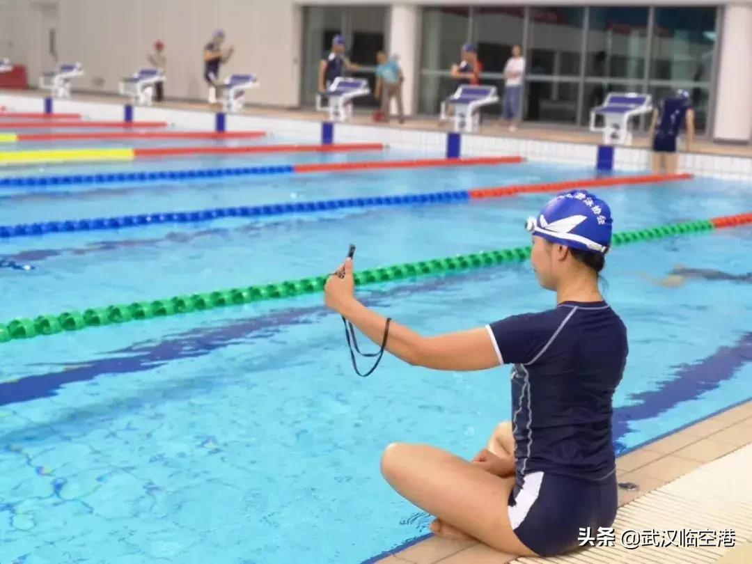 武汉军运会火种点燃,武汉迎军运五星红旗