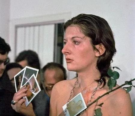 最著名艺术家CP永别：出轨后他结了婚，她却独身一人……