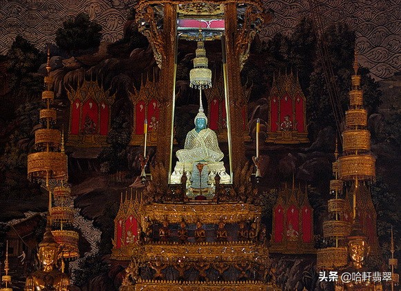 泰国国宝翡翠佛像图片,玉佛国宝