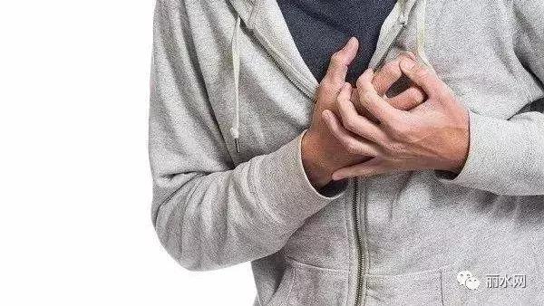 男性也会得乳腺癌?丽水男子得乳腺癌,全乳切除!有这种症状的男性朋友要重视了