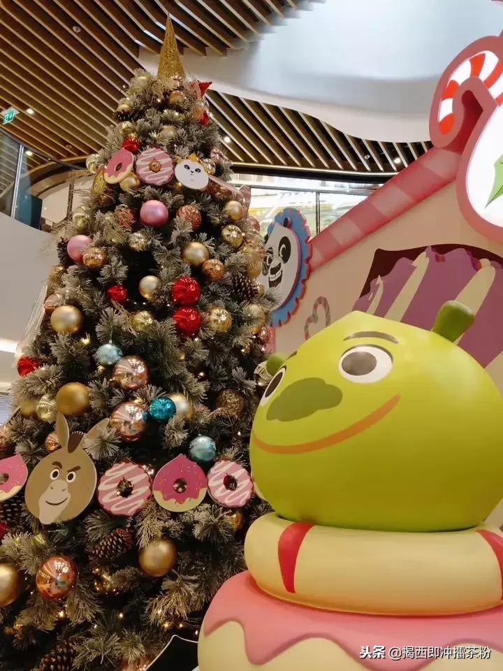 过分美丽！圣诞灯饰点亮香港：泰迪熊、比卡超、布丁狗陪你过圣诞