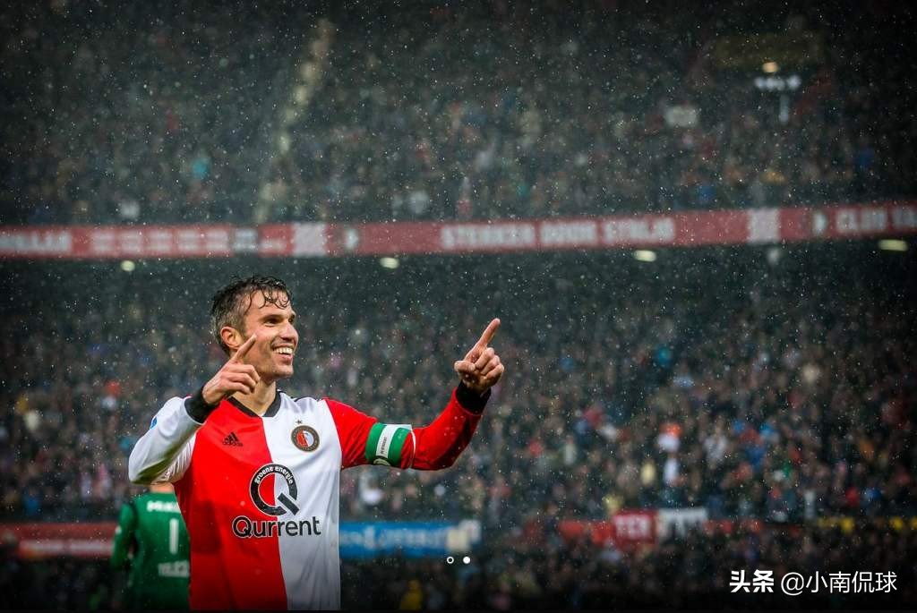 范佩西蝎子摆尾,荷兰三剑客罗本范佩西斯内德