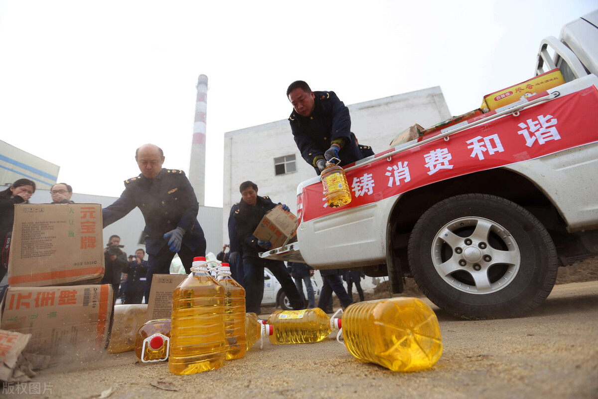买到过期且假冒伪劣食品怎么索赔,买到过期食品怎么判恶意诈骗