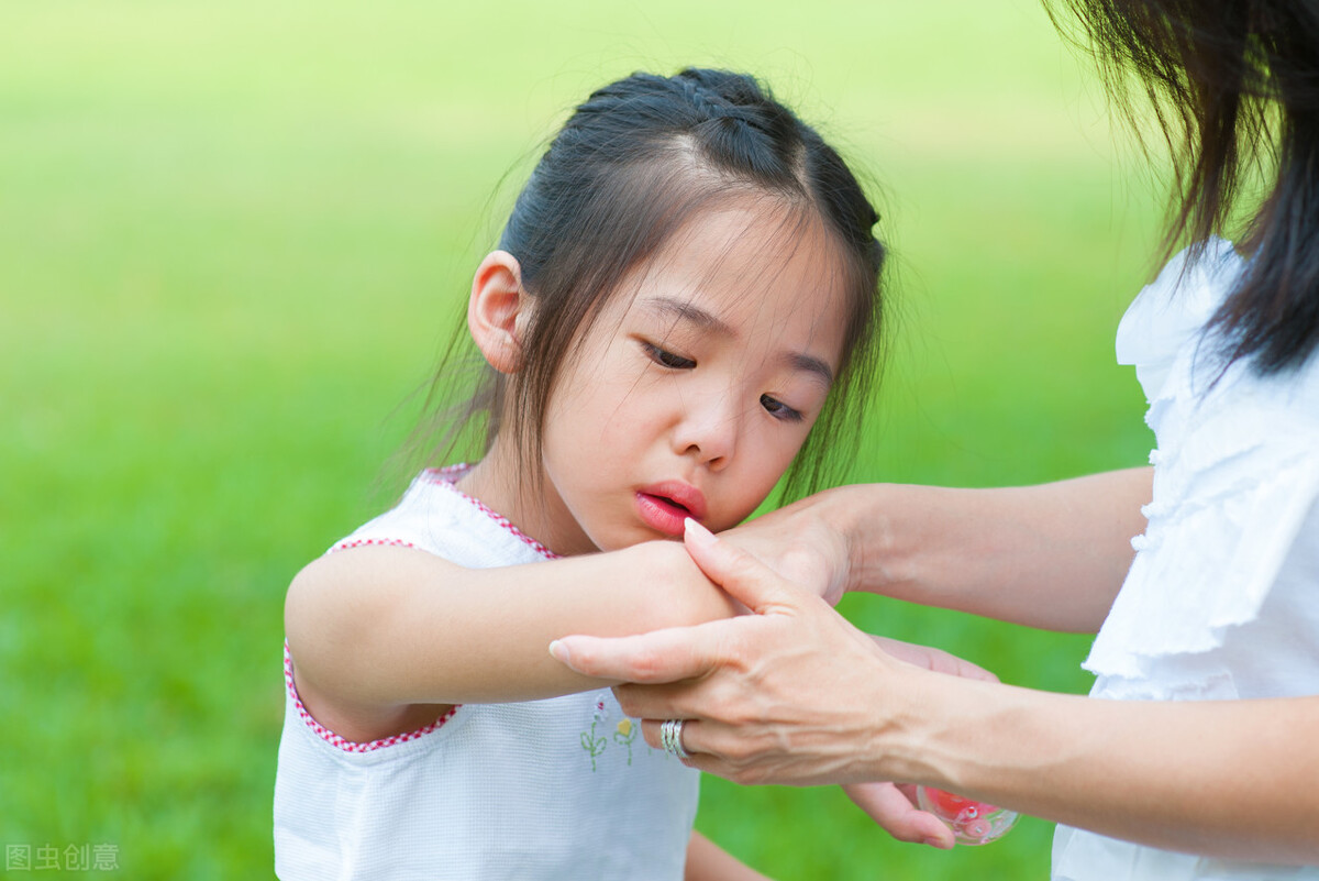 孩子受伤后为了避免留下瘢痕，家长一定要冷静