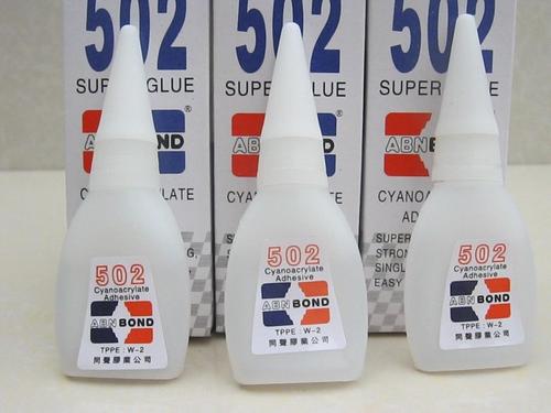 2岁多宝宝咬502胶水,宝宝把502胶水弄到口腔里怎么办