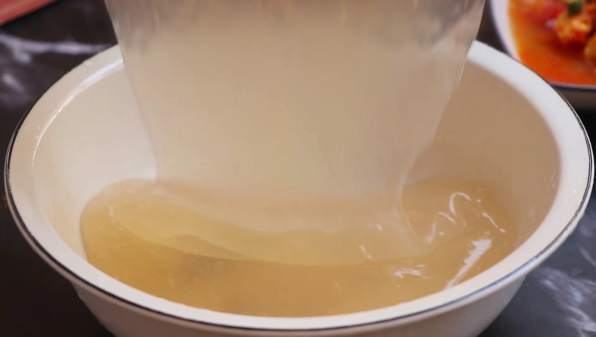 教你做凉粉的配方和技巧,在家自制凉粉嫩滑有弹性太好吃了