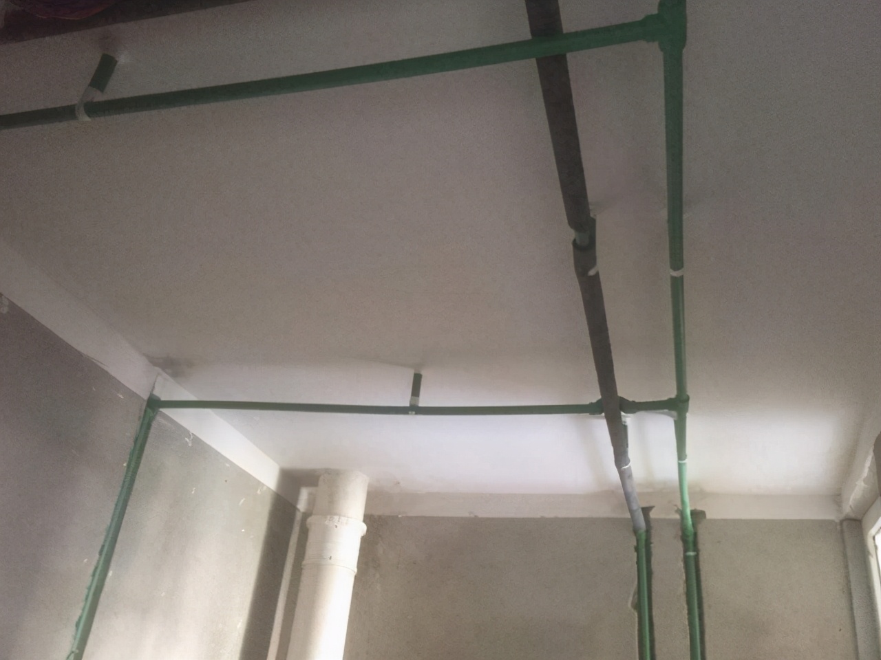 浴室水管漏水找谁修理,浴室水管都漏水怎么修