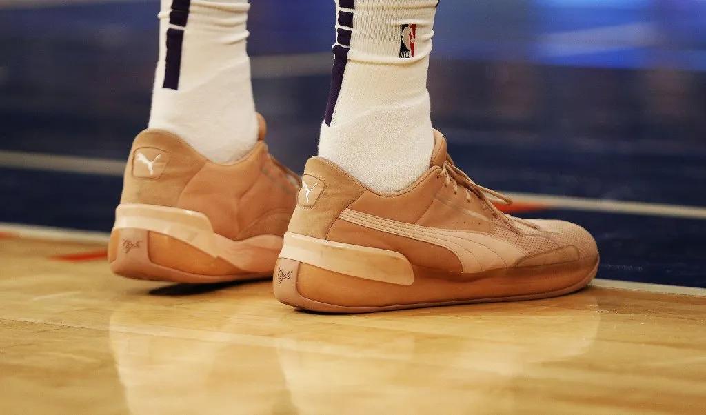 布克总决赛上脚球鞋,2021nba总决赛布克穿的球鞋