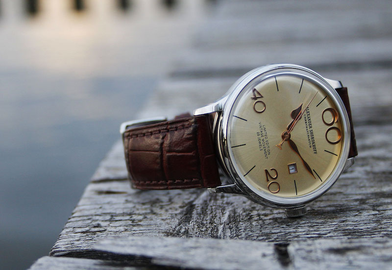 快速给手腕戴一个手环的机器,给我一个时光穿梭机