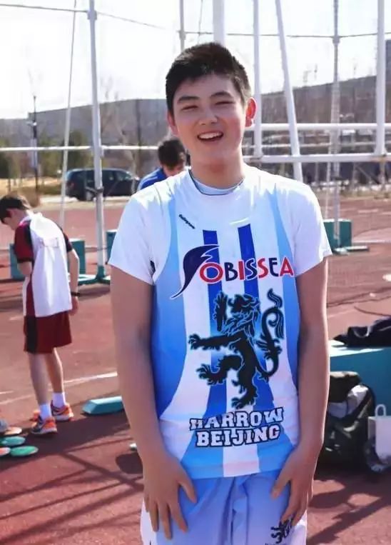 李现200斤未p照片曝光：你以为的腹肌男神，其实是自律狂魔