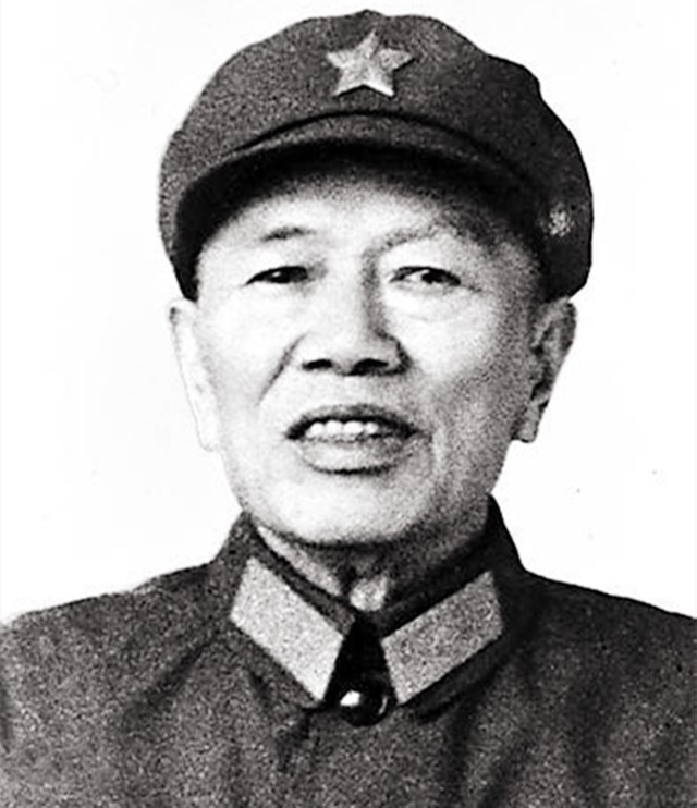 邓华缴获五箱白金龙烟，只给主席一支，主席笑笑：“财不露白”啊